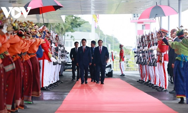 越南政府总理范明政抵达印尼，出席在这里举行的第42届东盟峰会