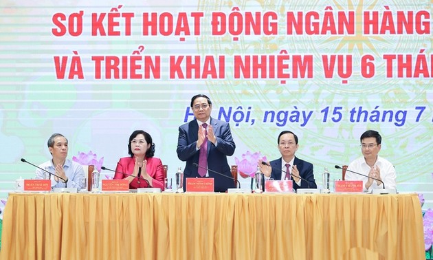 越南政府总理范明政出席2023年上半年银行业活动小结会议