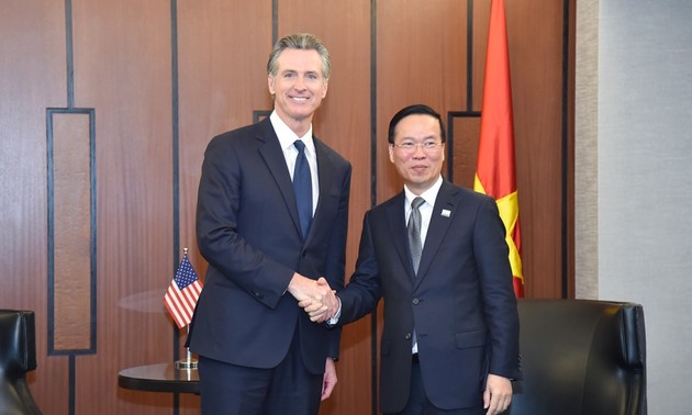 越南国家主席武文赏会见美国加州州长和洛杉矶市副市长
