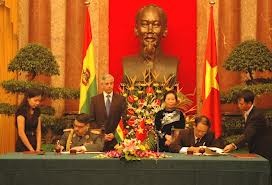Vize-Staatspräsidentin Nguyen Thi Doan empfängt Amtskollegen aus Bolivien