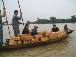 Reis als Hilfe für Flutopfer in Zentralvietnam