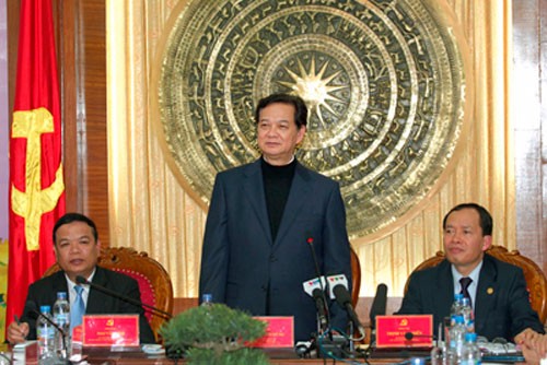 Premier Dung nimmt an Vertragsunterzeichnung für Ölraffinerie in Nghi Son teil