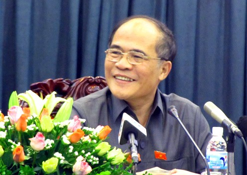 Parlamentspräsident Nguyen Sinh Hung empfing parlamentarische Delegation aus Laos