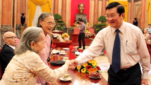 Staatspräsident Truong Tan Sang empfängt ehemalige Soldaten der Hoang Dieu-Zitadelle