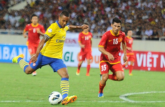 Vietnamesiche Fußballmannschaft verliert gegen Arsenal