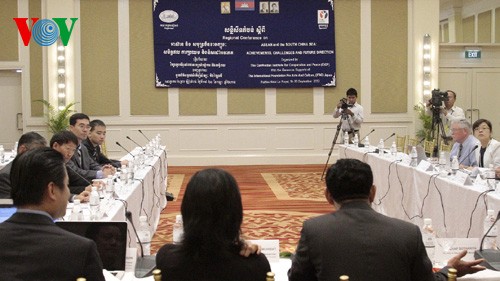 Eröffnung des Forums “ASEAN und Ostmeer” in Kambodscha