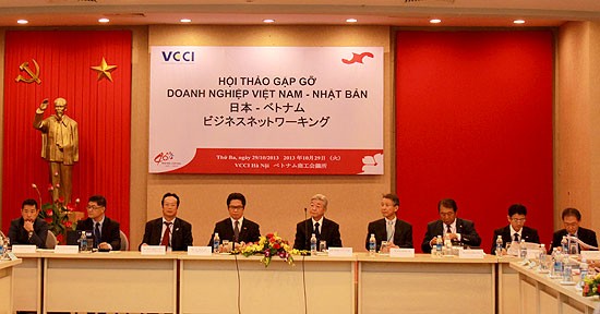 Premierminister Nguyen Tan Dung empfängt Unternehmer aus Japan