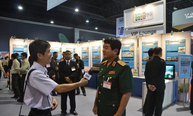 Ausstellung über Verteidigung und Sicherheit in Asien 2013