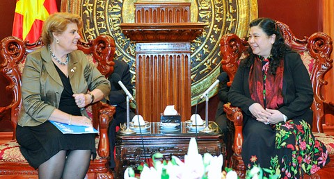Vizeparlamentspräsidentin Tong Thi Phong empfängt UNICEF-Vertreterin in Vietnam