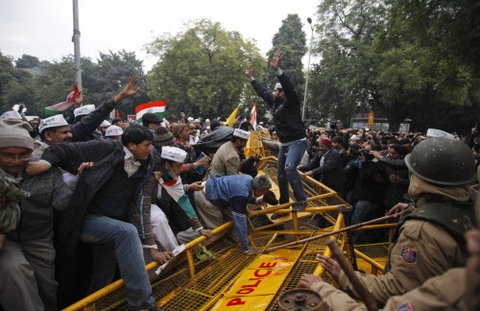 Demonstranten legen Indiens Hauptstadt New Delhi lahm
