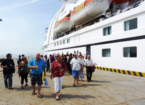 Ausländische Touristen besuchen Danang