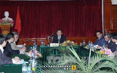 Staatspräsident Truong Tan Sang besucht die Hochtechnologie-Zone Hoa Lac
