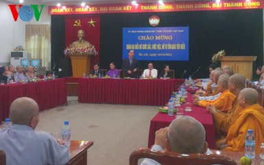 Vorsitzende der vaterländischen Front Vietnams Nguyen Thien Nhan empfängt Würdenträgerinnen