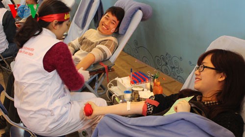 Fest der freiwilligen Jugendlichen-Blutspender