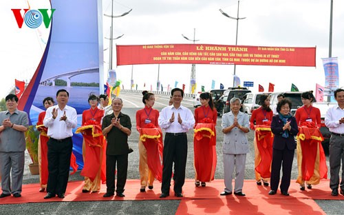 Premierminister Nguyen Tan Dung bei der Einweihung der Nam Can-Brücke