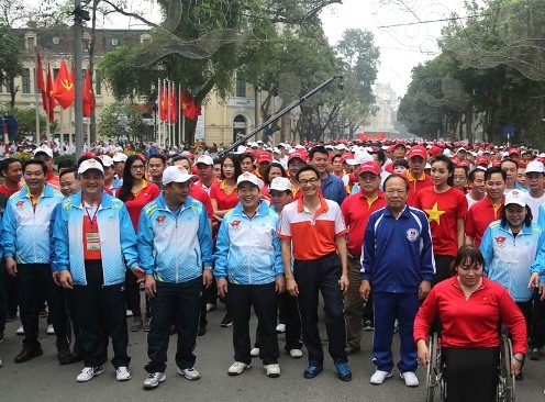 Tag des Olympiade-Laufs für die Gesundheit der Bevölkerung 2015 gestartet