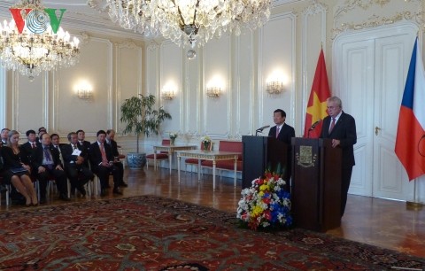 Die freundschaftlichen Beziehungen zwischen Vietnam und Tschechien auf neues Niveau bringen