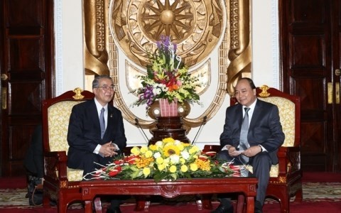Vizepremierminister Nguyen Xuan Phuc empfängt Gouverneur der japanischen Provinz Nagasaki