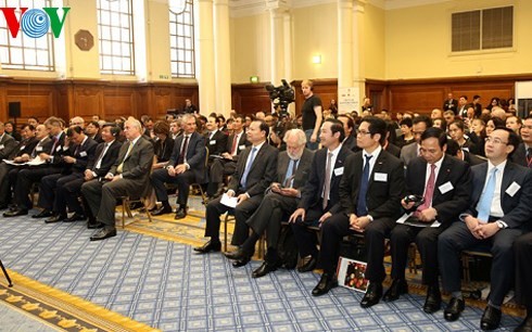 Vizepremierminister Vu Van Ninh nimmt am Erziehungsforum zwischen Vietnam und Großbritannien teil