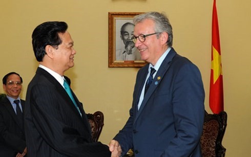 Premierminister Nguyen Tan Dung trifft Sekretär der Kommunistischen Partei Frankreichs