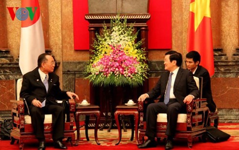 Staatspräsident Truong Tan Sang empfängt japanischen Senatspräsidenten