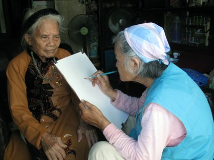 Malerin Dang Ai Viet porträtiert vietnamesische Heldenmütter