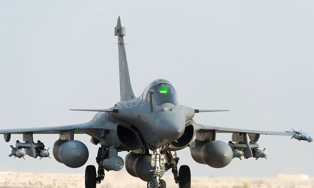 Französische Luftwaffe greift Ölanlagen des IS in Syrien an