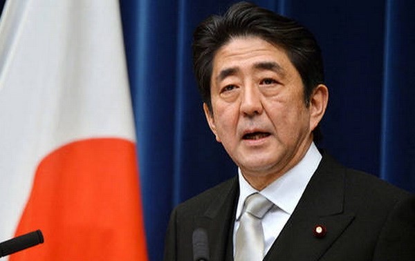 Japans Premierminister Shinzo Abe telefoniert mit Russlands Präsident Wladimir Putin