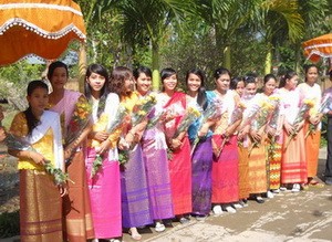 Einzige Schönheit der traditionellen Trachten der Khmer