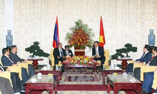 Laotischer Staatspräsident Bounnhang Volachith besucht Ho Chi Minh Stadt