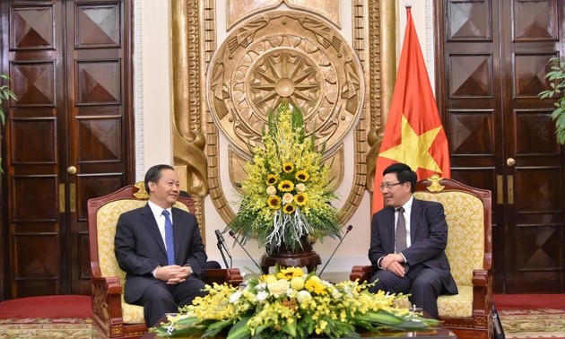 Außenminister Pham Binh Minh empfängt Parteisekretär der chinesischen Provinz Guangxi