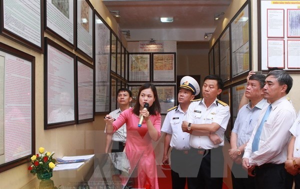 Ausstellung über Hoang Sa und Truong Sa bei der vietnamesischen Marine