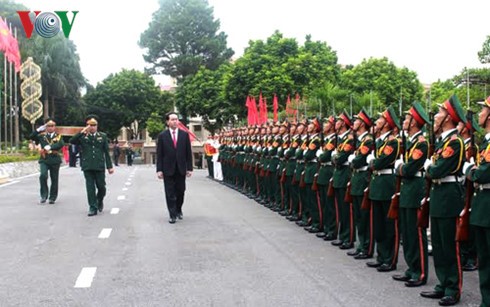 Staatspräsident Tran Dai Quang nimmt an Feier zum 70. Jahrestag der Militärzone 2 teil