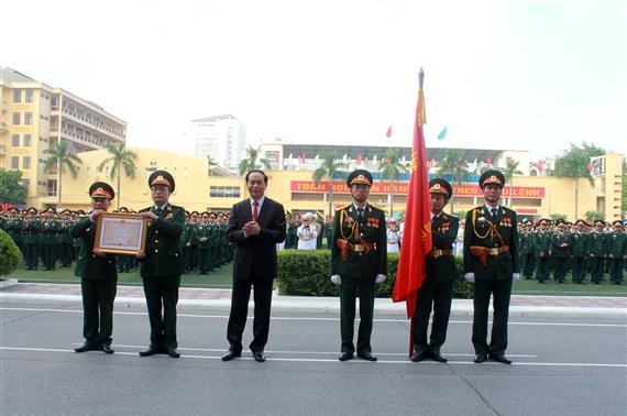Staatspräsident Tran Dai Quang nimmt am 50. Jahrestag der Akademie für Militärtechnik teil