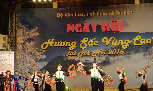 Eröffnung des Festes „Bergregionen in Hanoi 2016"
