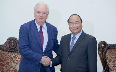 Premierminister Nguyen Xuan Phuc empfängt Professor Thomas Vallely von der Harvard Universität