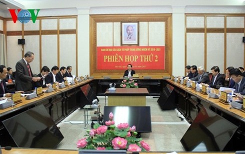 Staatspräsident Tran Dai Quang leitet Sitzung zur Justizreform