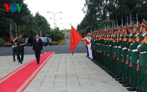 Staatspräsident Tran Dai Quang besucht die Militärdivision 9