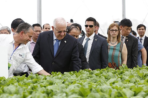 Israels Präsident besucht Landwirtschaftsprojekt VinEco Tam Dao
