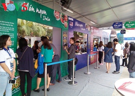Eröffnung der bisher größten Tourismusmesse in Vietnam
