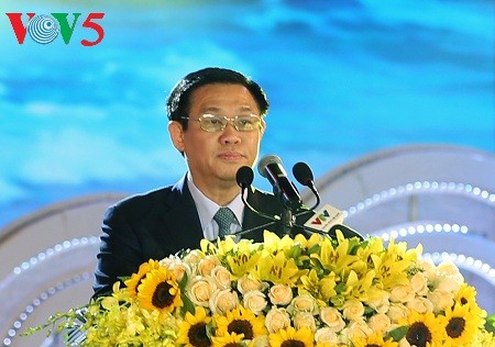 Vizepremierminister Vuong Dinh Hue nimmt am 110. Jahrestag der Tourismusattraktion Sam Son teil