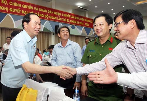 Staatspräsident Tran Dai Quang trifft Wähler in inneren Stadtbezirken von Ho-Chi-Minh-Stadt