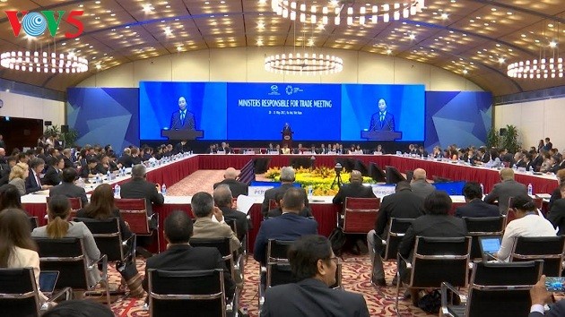 Premierminister Nguyen Xuan Phuc nimmt bei Eröffnung der APEC-Handelsministerkonferenz teil