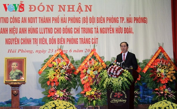 Staatspräsident Tran Dai Quang bei Verleihung des Titels “Held der Volksstreitkräfte“ in Hai Phong