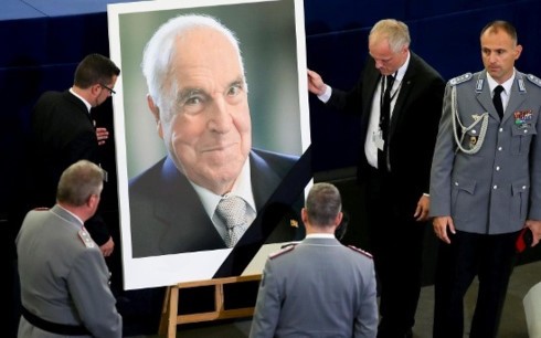 Spitzenpolitiker der Welt verabschieden sich von Helmut Kohl