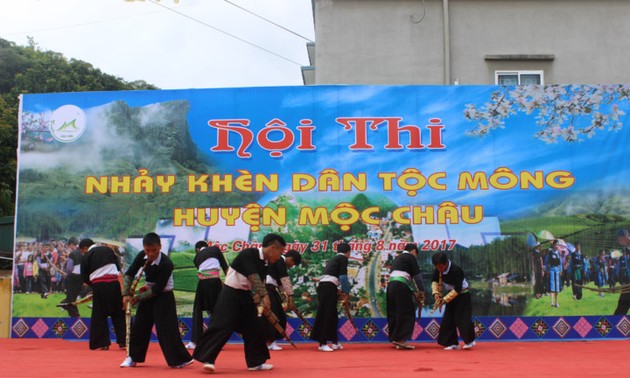   Start des Kulturfestes der verschiedenen Volksgruppen Vietnams in Moc Chau