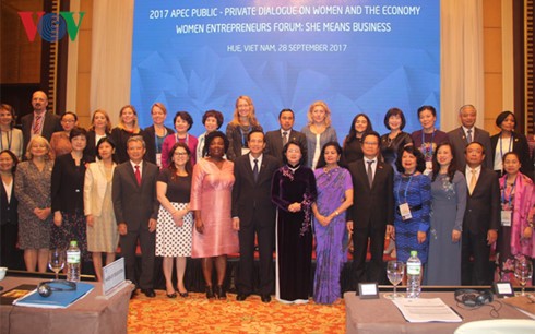 Konferenz zum privat-öffentlichen Dialog über Frauen und Wirtschaft