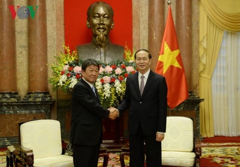 Staatspräsident Tran Dai Quang empfängt japanischen Minister für Wirtschaftswiederaufbau