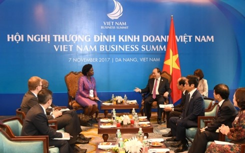 Premierminister Nguyen Xuan Phuc empfängt WB-Vizepräsidentin für asiatisch-pazifische Region