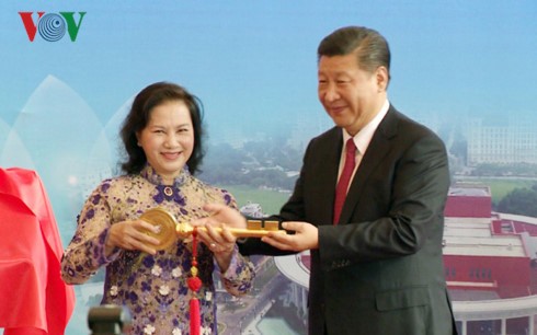 Parlamentspräsidentin Nguyen Thi Kim Ngan trifft chinesischen Staatspräsident Xi Jinping